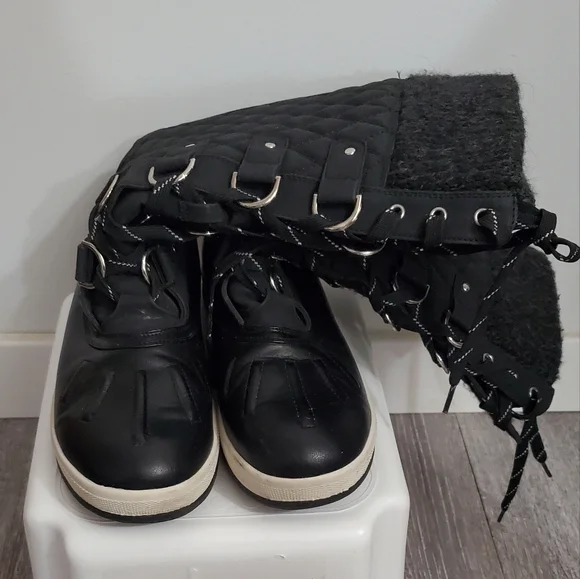 Winter Boots - Picture 2 of 3